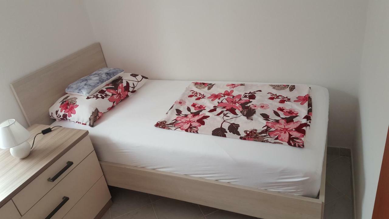 Apartamento Haus Zarko Vir Exterior foto