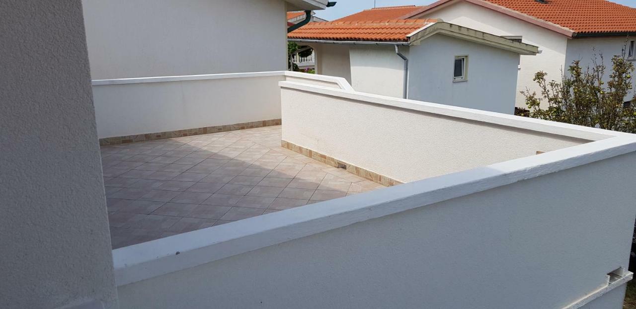 Apartamento Haus Zarko Vir Exterior foto